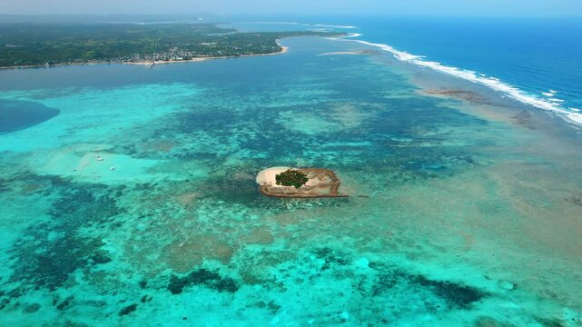 4K Aerial Drone Footage of Guyam Island in Siargao, Philippines &ndash; Tropical Sandbar, Clear Blue Water, and Palm Trees