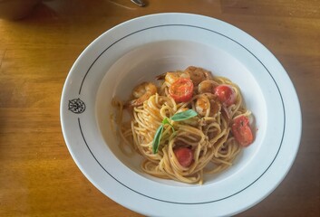 spaghetti with tomato sauce