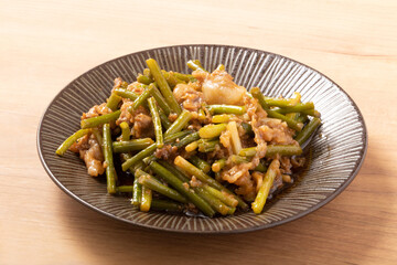 牛肉とにんにくの芽炒め