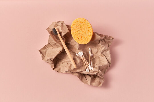 Sponge, tooth brush and cotons-tiges on paper