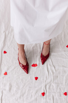 Elegant red shoes stand out against a love -themed backdrop
