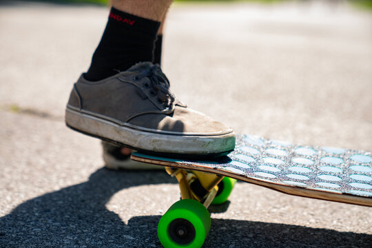 A foot on a longboard