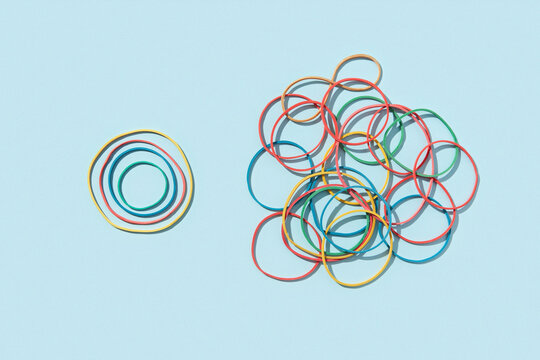 Stationery rubber bands lying in messy way near circles in order