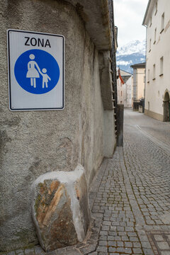 Sign declaring pedestrian zone in swiss mountain historical village