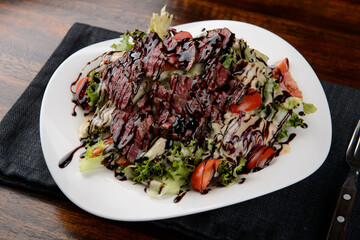 Steak Vegetable Salad with Sauce
