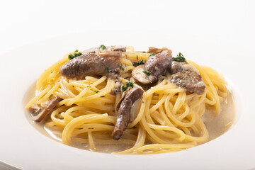 ポルチーニ茸とマッシュルームのクリームパスタ