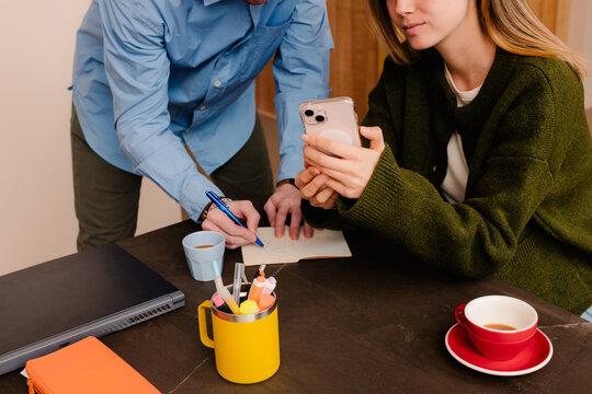 Unknown colleagues responding to job-related inquiries via texting