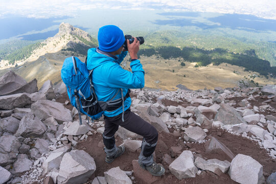Photographer taking pictures on top of malinche volcano, mexico