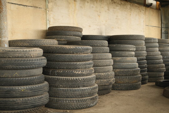 Piles of used tyres