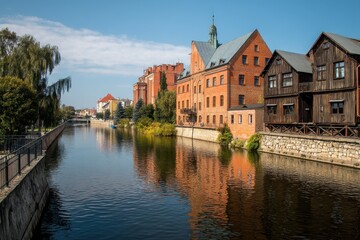 Obraz premium Charming Old Town and Historic Granaries Along the Brda River in Bydgoszcz, Poland