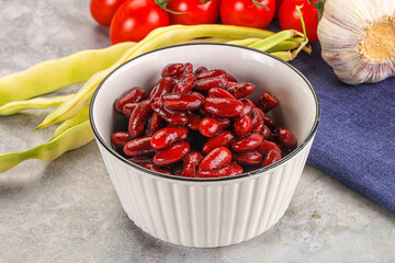 Canned red bean in the bowl