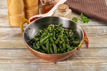Green bean salad with sesame seeds