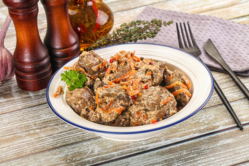 Chicken liver with cream and carrot