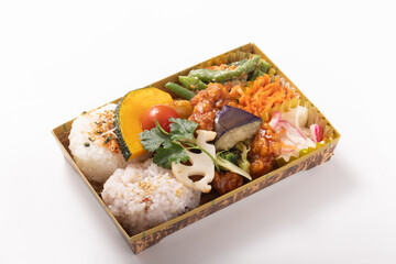 若鶏の黒酢あんと彩り野菜の弁当