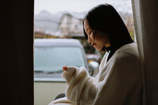 A woman playing with her fingers.