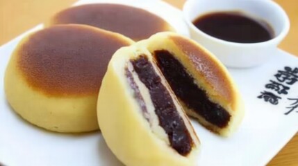 Scrumptious Japanese Sweet Buns with Rich Filling