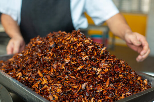 The process of making seasonings in the kitchen