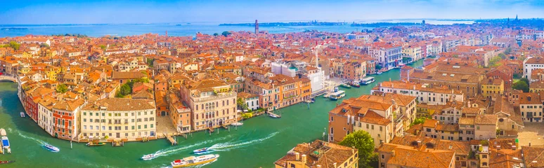 Fototapete Rund Enge Straßen Panorama of stunning cityscape of Venice, Italy, featuring the iconic Grand Canal winding through the historic city, with elegant architecture and breathtaking palaces and bridges  © dreamer4787