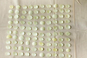 One hundred flake foams looking like chips