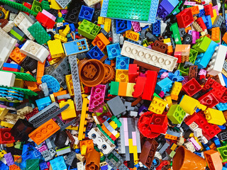 Obraz premium NAKHON PATHOM,THAILAND - JANUARY 17 ,2025 : Top view A pile of multicolor of many Lego toy blocks in various shapes and different sizes at Central salaya. Toys and games. Leisure and recreation.
