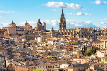 Fototapeta premium Toledo Cathedral above old town roofs, Spain