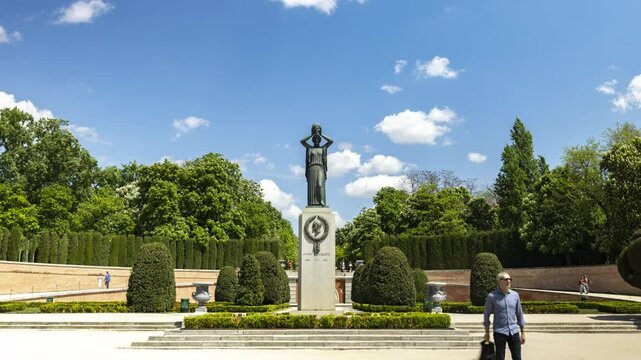 el retiro park in madrid spain