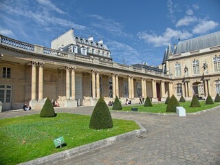 Fototapeta premium Paris, March 2025 : Visit of the magnificent city of Paris, Capital of France - View on different facades of buildings built by Baron Haussmann