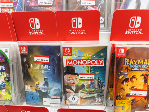 Nintendo Switch Game Display with Popular Titles