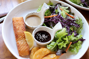 Sauce with crispy dolly fish and sald vegetable in white plated