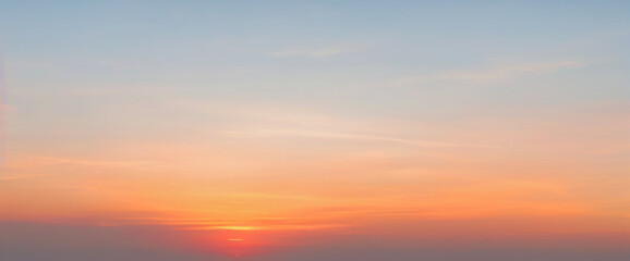 Obraz premium Sky with soft gradient colors from blue to orange at sunset. luxurious premium sunset and sunrise photo collection for background