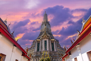 Wat arun at sunset, stunning buddhist temple in Bangkok, Thailand