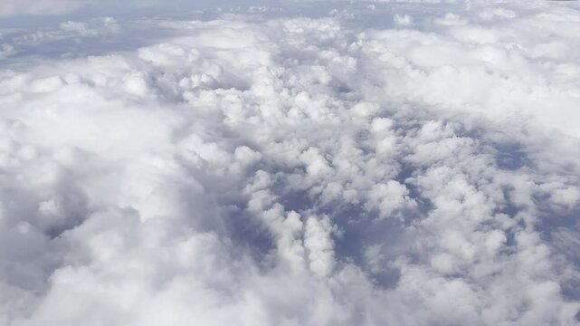 A&eacute;reas de las nubes vista desde un avi&oacute;n