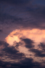 Obraz premium Dramatic Sunset Clouds in Twilight Sky