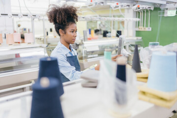 An American female designer and factory owner oversees every process in her facility, proving that women are shaping the future of the textile industry with leadership and vision.