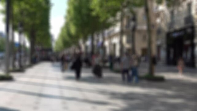 Vue floue de jour sur l'avenue pi&eacute;tonne des Champs-&Eacute;lys&eacute;es