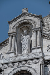 Fototapeta premium Le quartier de Montmartre et de la basilique du sacré coeur à Paris