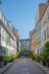 Obraz premium La rue Crémieux avec ses maisons colorées dans la ville de Paris en France