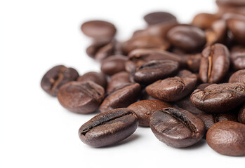 Obraz premium Freshly roasted coffee beans displayed on a clean surface ready for brewing a flavorful drink