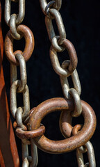 Fototapeta premium A close-up view of a chain on a black background