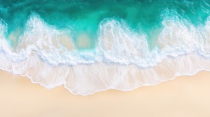 Obraz premium Turquoise Waves Crashing on Sandy Beach with Aerial View.