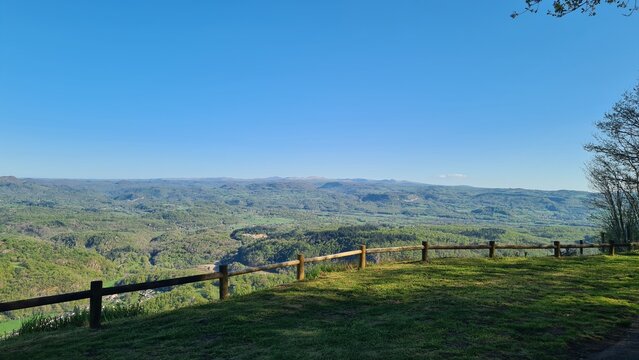 Le plomb du Cantal vu depuis les orgues de Bort (Limousin)