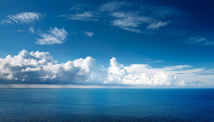 Obraz premium blue sky with clouds over the horizon