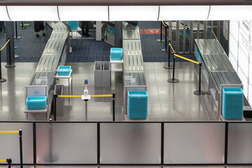 空港の手荷物検査場の風景