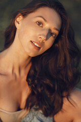 Obraz premium Stylish woman spending time in a summer field