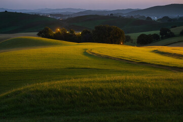 Fototapeta premium Rolling hills in after sunset