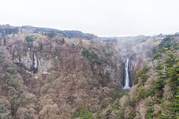 大分県の巨大な吊り橋から見る雄大な自然