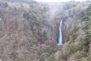 大分県の巨大な吊り橋から見る雄大な自然