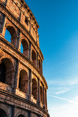 Obraz premium Colosseum in Rome at Sunset – Iconic Ancient Amphitheater in Italy