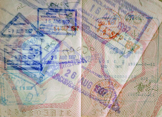 tampons de visa d'entrée et de sortie dans un passeport, PNG sur fond transparent