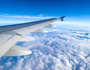 Obraz premium View from airplane window capturing wing above a seamless blanket of fluffy cloud